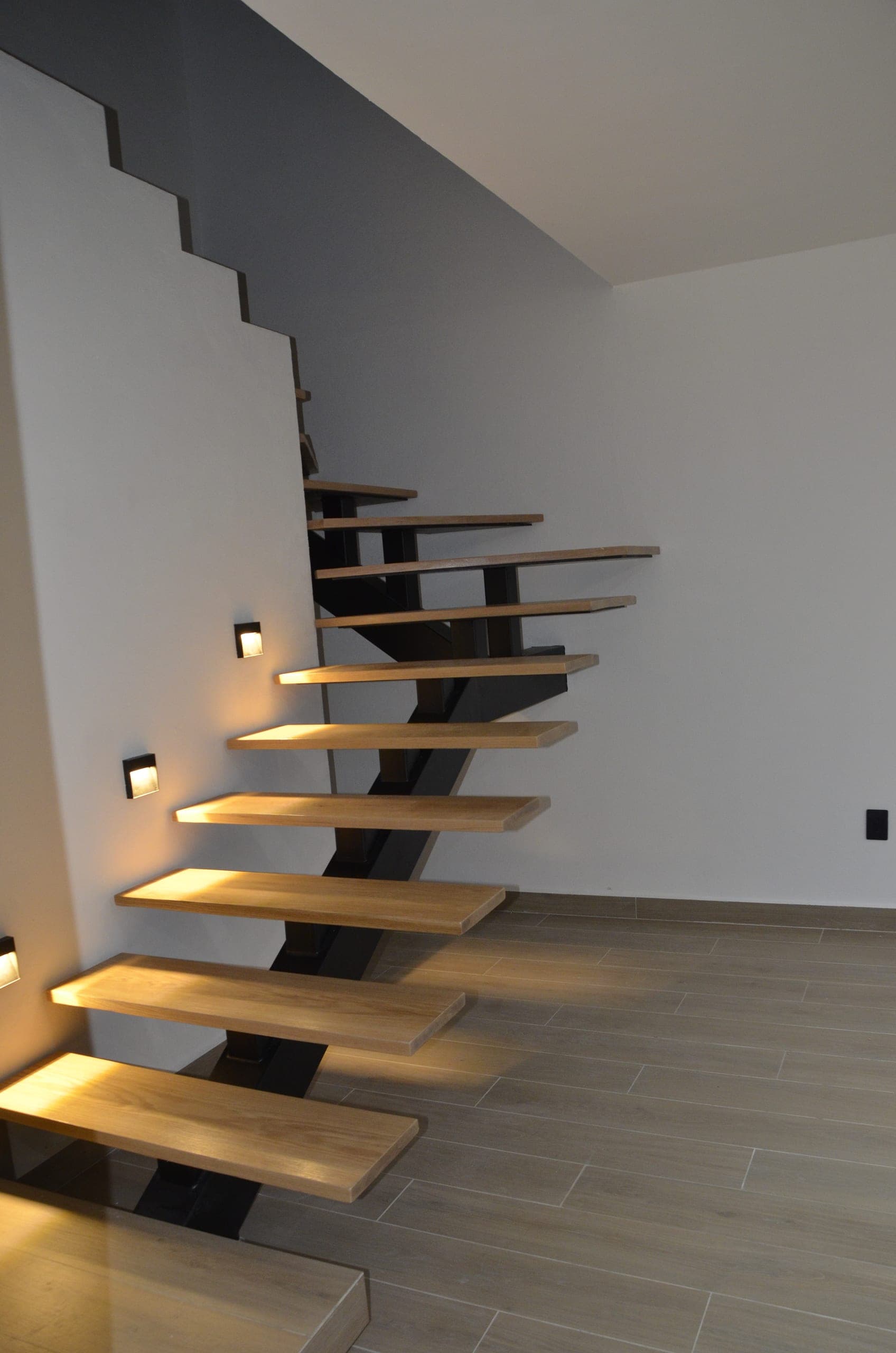 Escaleras Arquitectónicas de Encino y Acero — thumbnail 2
