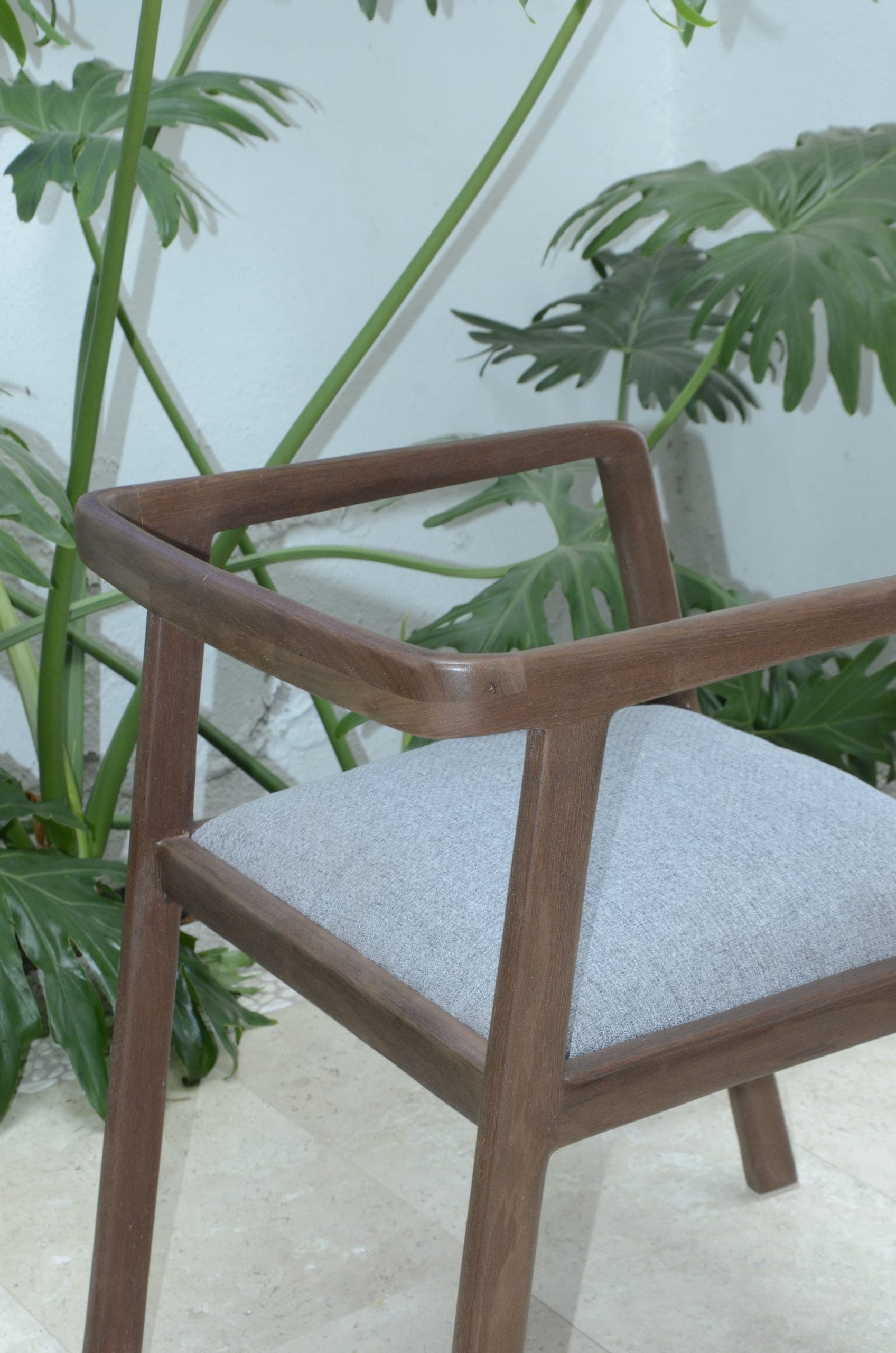 Silla Nucis  de Nogal Tapizada — thumbnail 3