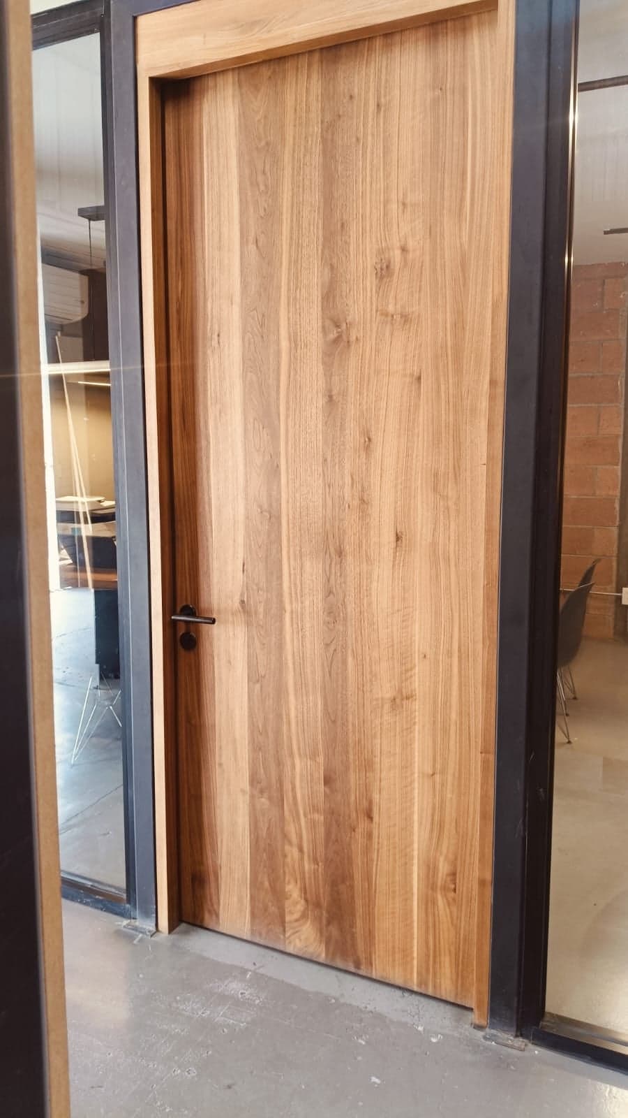 Puerta en chapa de Nogal